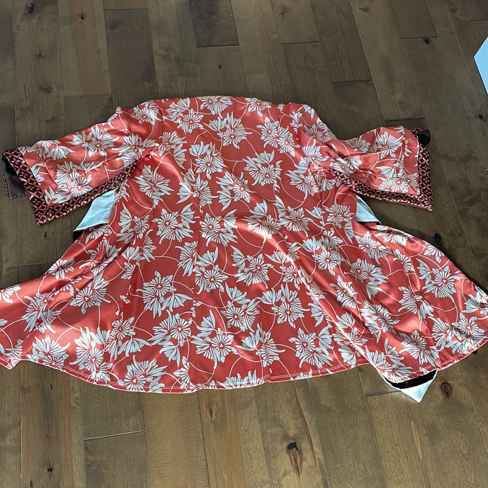 Silk-like robe - Picture 6 of 6